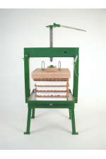 Vigo Presses rack and cloth screw press