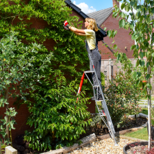 6 ft 3 adjustable legs PRO tripod ladder