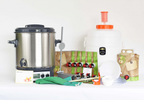 Image of all the items included with the Superior Apple Juice Kit including Pasteuriser and 3 Litre Pouches